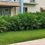 Cozy Little Spot! 2Br, 1St Level, Near Airport
